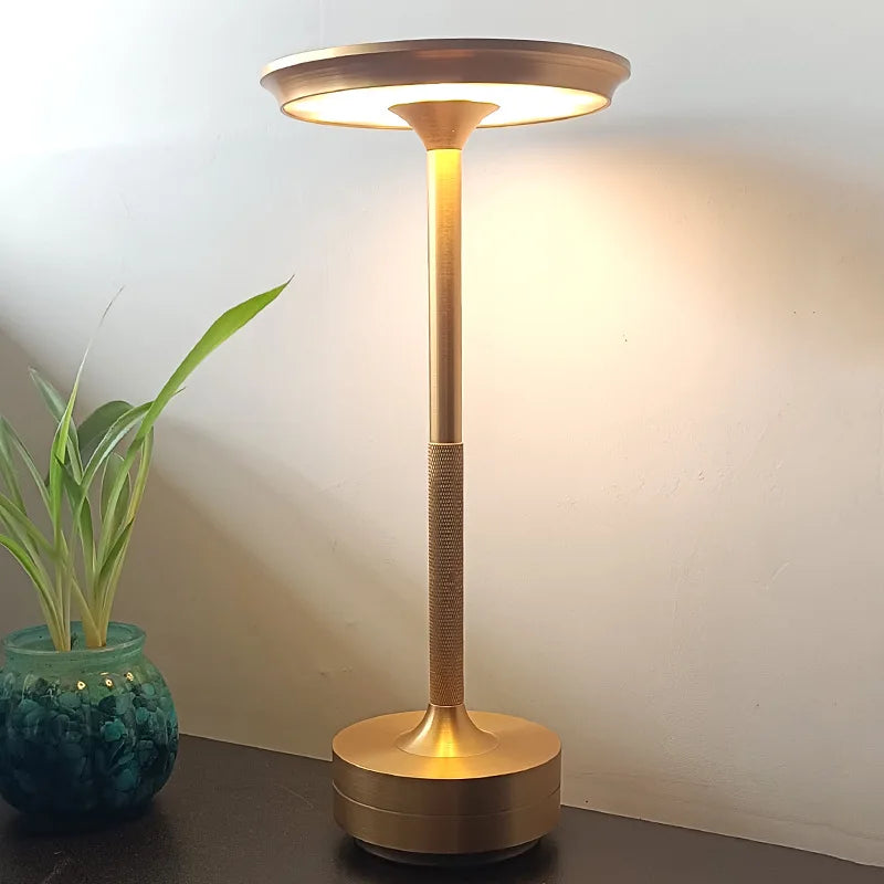Modern Table Lamp with Metallic Finish – Sleek Design for Desk, Shelf or Side Table